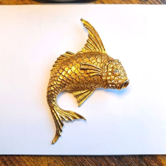 Unbranded Jewelry - UNBRANDED Vintage Carp Pave Clear Crystal Gold Brooch